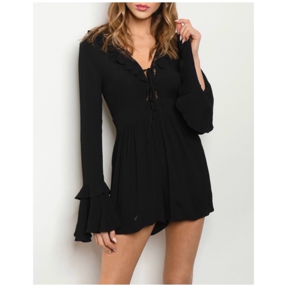 ☀️BLACK RUFFLED CUFFS ROMPER - Picture 3 of 7